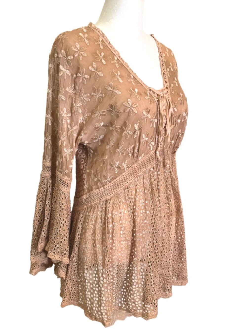 Sunday St Tropez Nude V-Neck Floral Embroidered Bell Sleeve Tiered Top Size Med